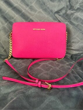 NWT Michael Kors Fuchsia Crossbody with Gold Hardware